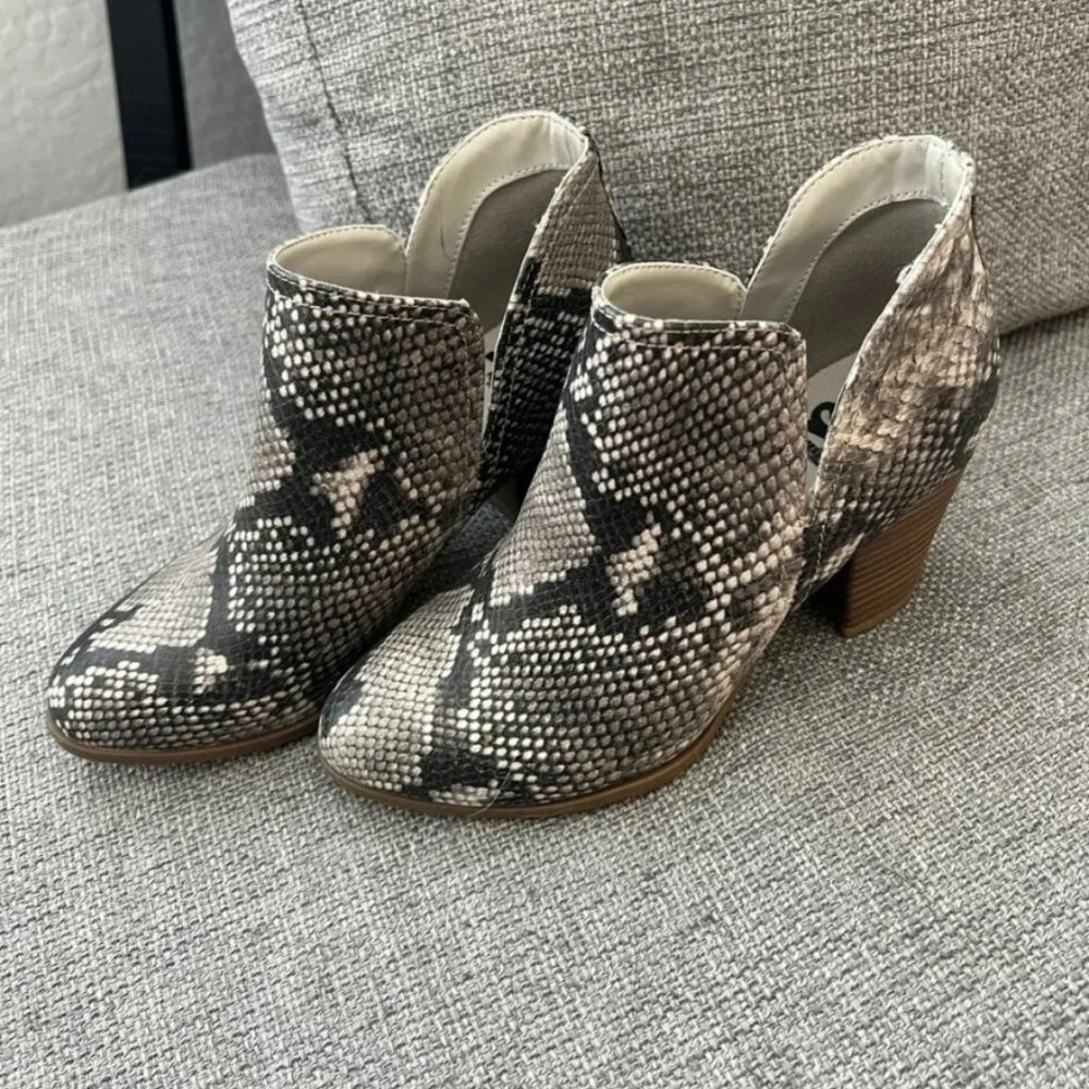 Fergalicious by‎ Fergie Charley Snakeskin Print Heeled Boots Size 6.5M
